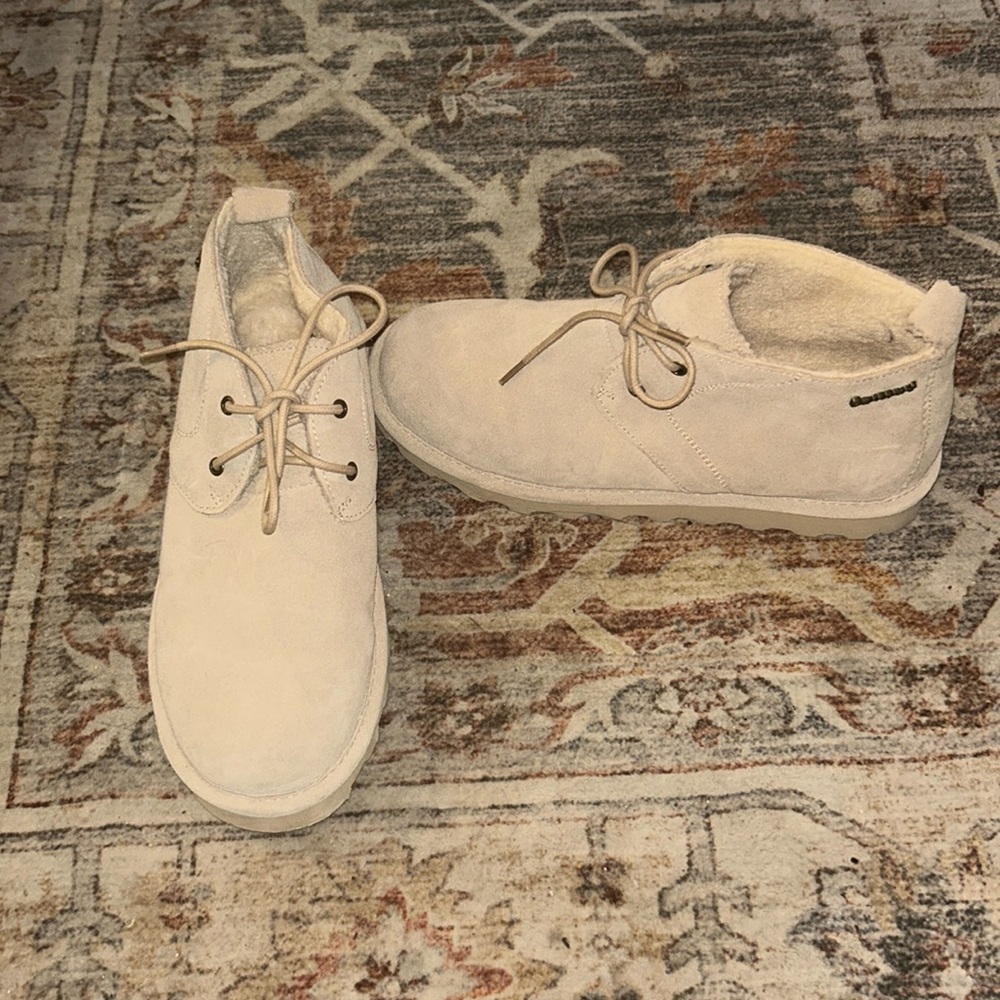 Bearpaw Skye Wide Hickory Chukka Boots Wool Lined Suede cream Size 10